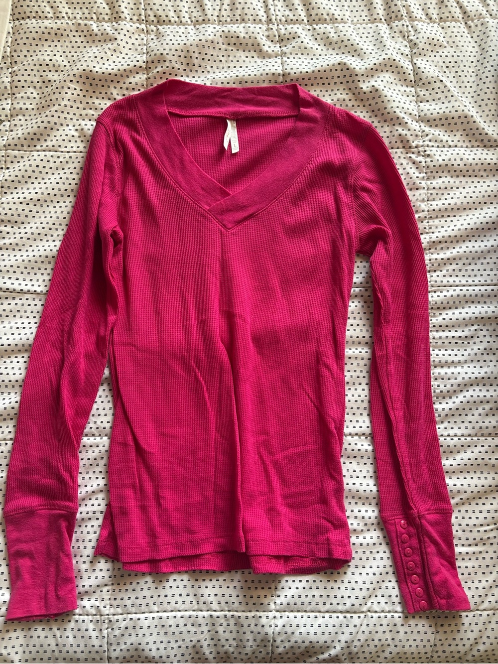 Long-Sleeve V-Neck Thermal Top in hot Pink